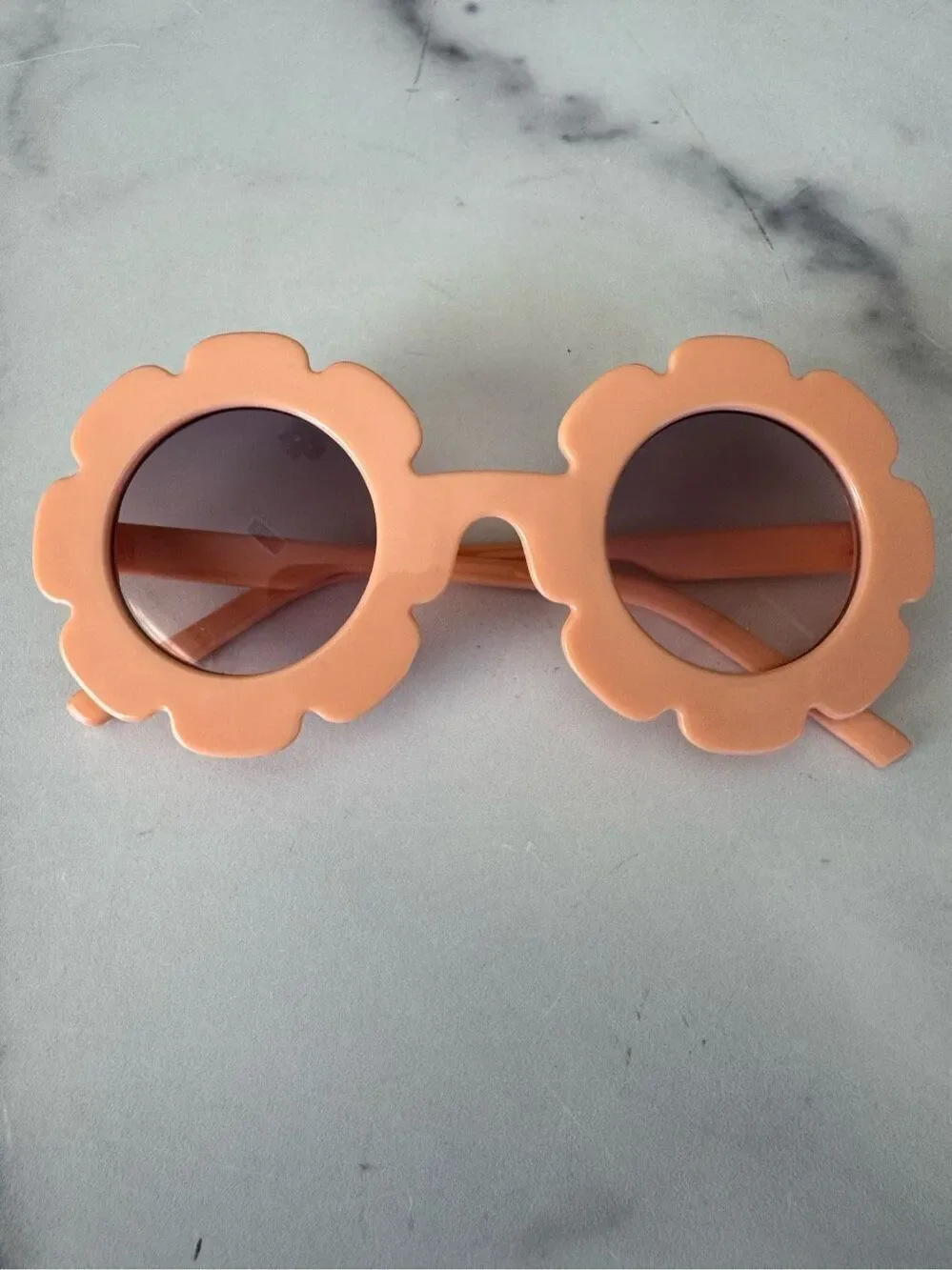 Lacey Lane coral sunnies flower shaped sunglasses girls 2-5 year summertime 70s